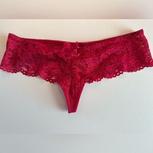 NWOT B.Tempt’d Small Red lace hipster thong